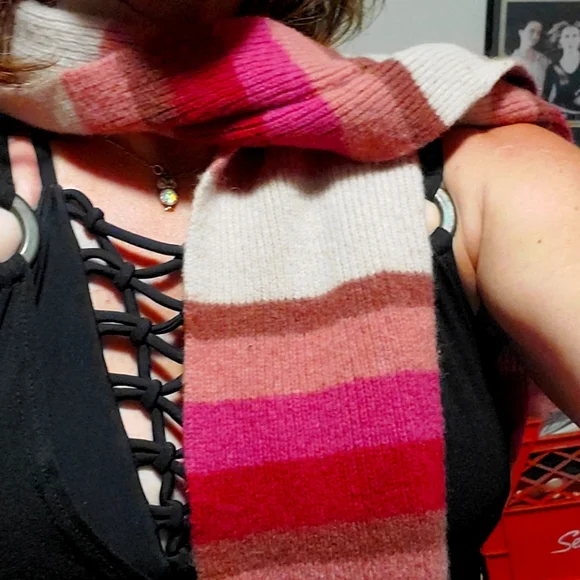 Ladies Scarf Bundle - Picture 3 of 17